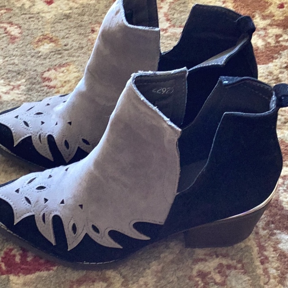 JC black/ silver boots, 7 1/2